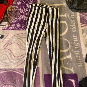 Comfy pair of leggings that I like to call Bettlejuice orJailbird haha:)